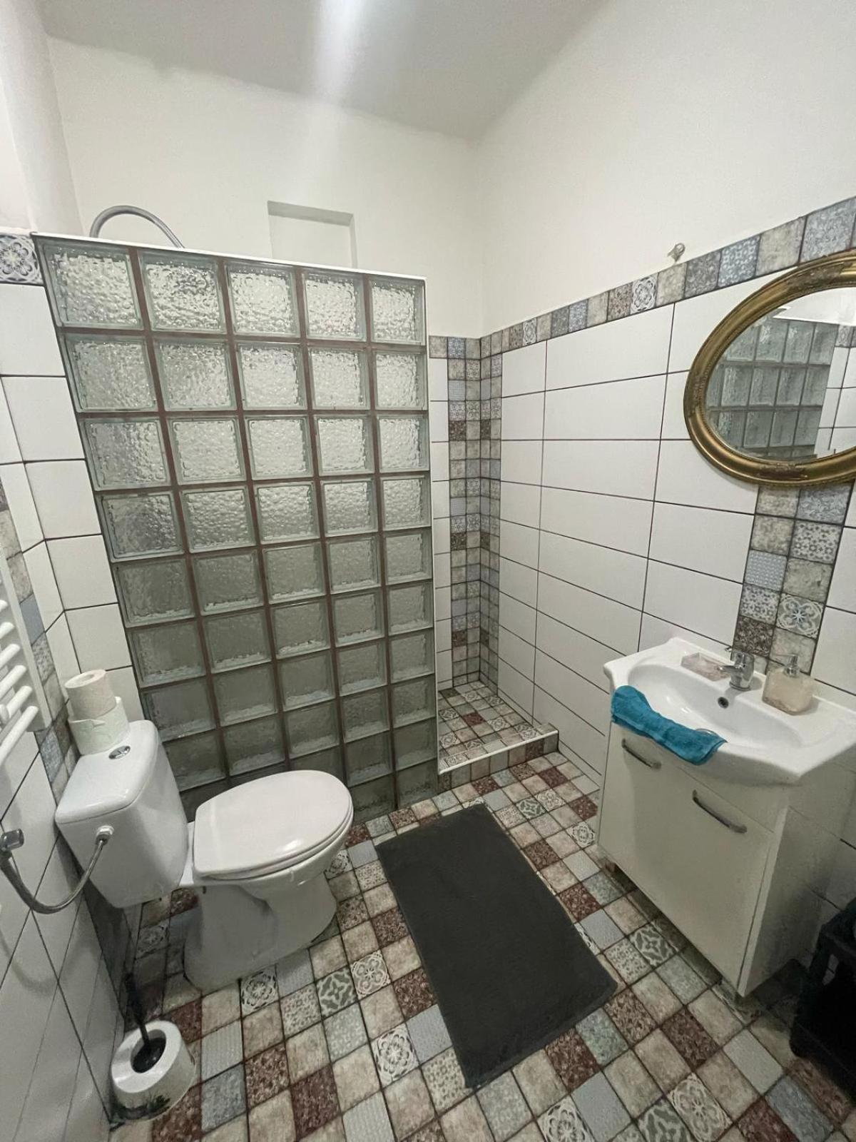 Downtown Apartman Near City Center & Miskolc Plaza Exterior photo